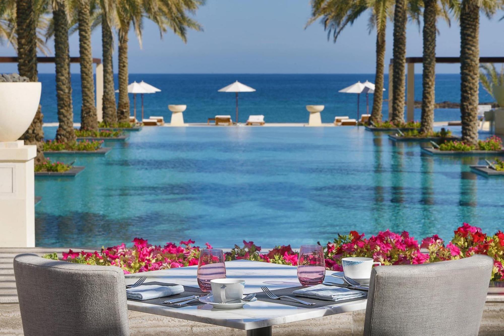 Al Bustan Palace, A Ritz-Carlton Hotel Mascate Esterno foto The Cove Rotana Resort