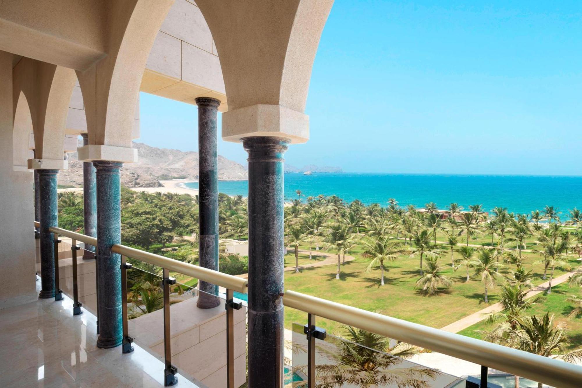 Al Bustan Palace, A Ritz-Carlton Hotel Mascate Esterno foto View of the beach from the hotel