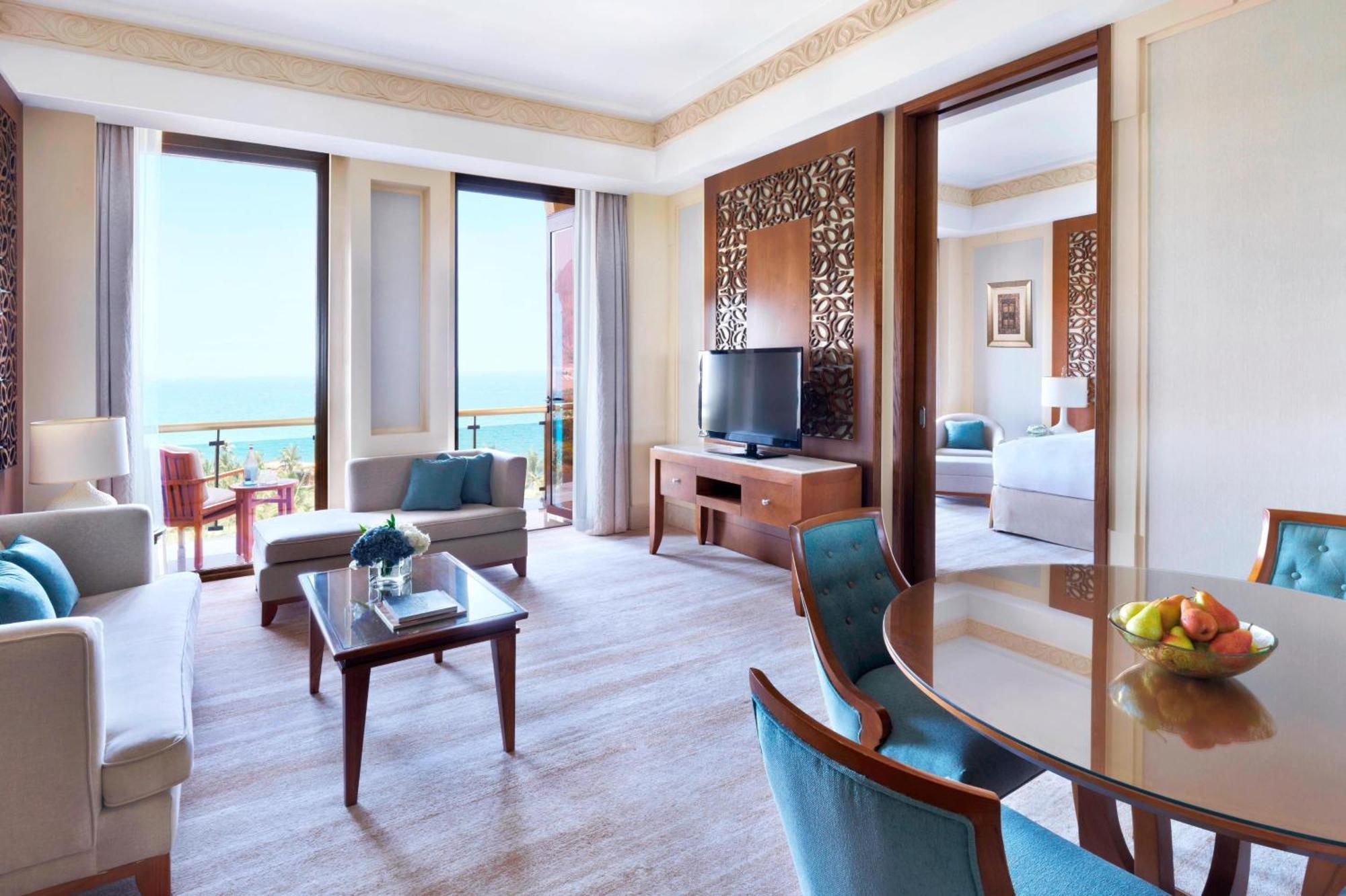 Al Bustan Palace, A Ritz-Carlton Hotel Mascate Esterno foto A suite at the Jumeirah Atlantis