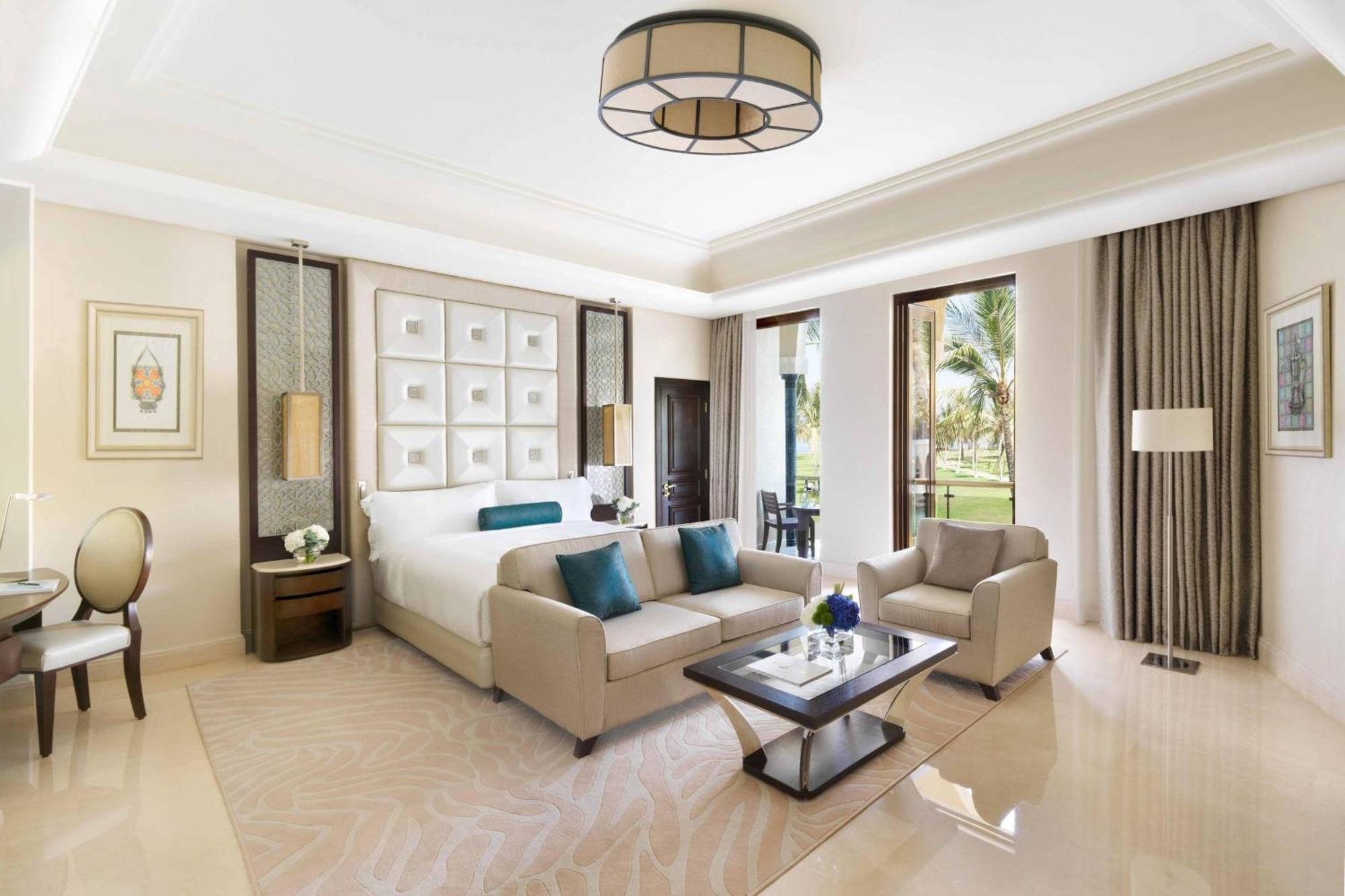 Al Bustan Palace, A Ritz-Carlton Hotel Mascate Esterno foto A suite at the hotel