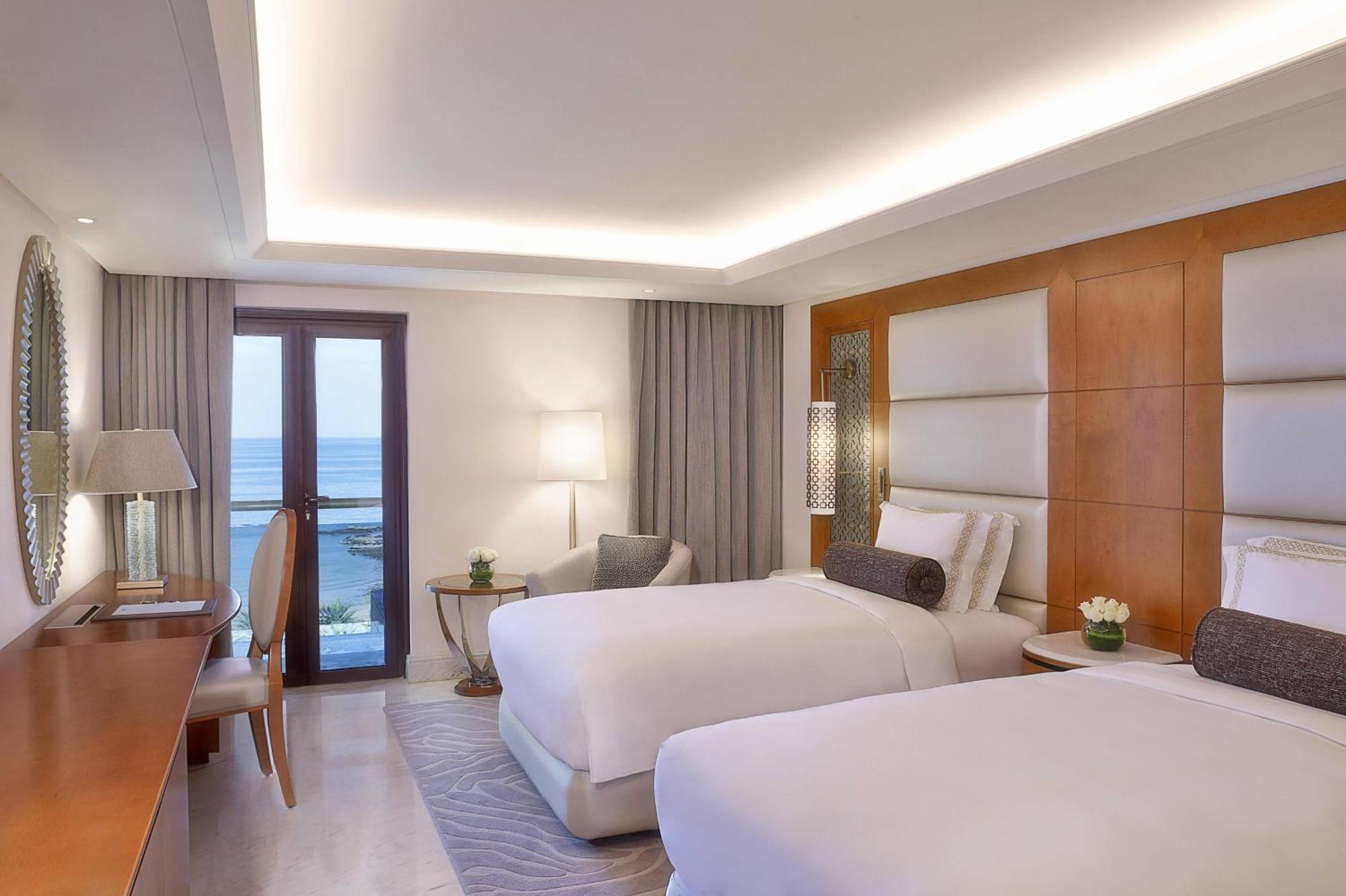 Al Bustan Palace, A Ritz-Carlton Hotel Mascate Esterno foto Deluxe Room