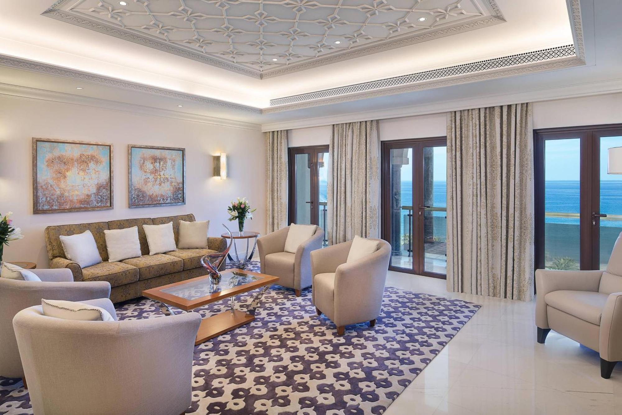 Al Bustan Palace, A Ritz-Carlton Hotel Mascate Esterno foto A living room at the Ritz-Carlton, DIFC