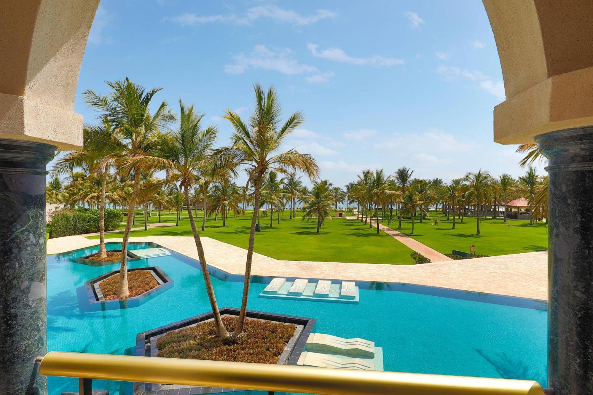 Al Bustan Palace, A Ritz-Carlton Hotel Mascate Esterno foto The pool at the resort