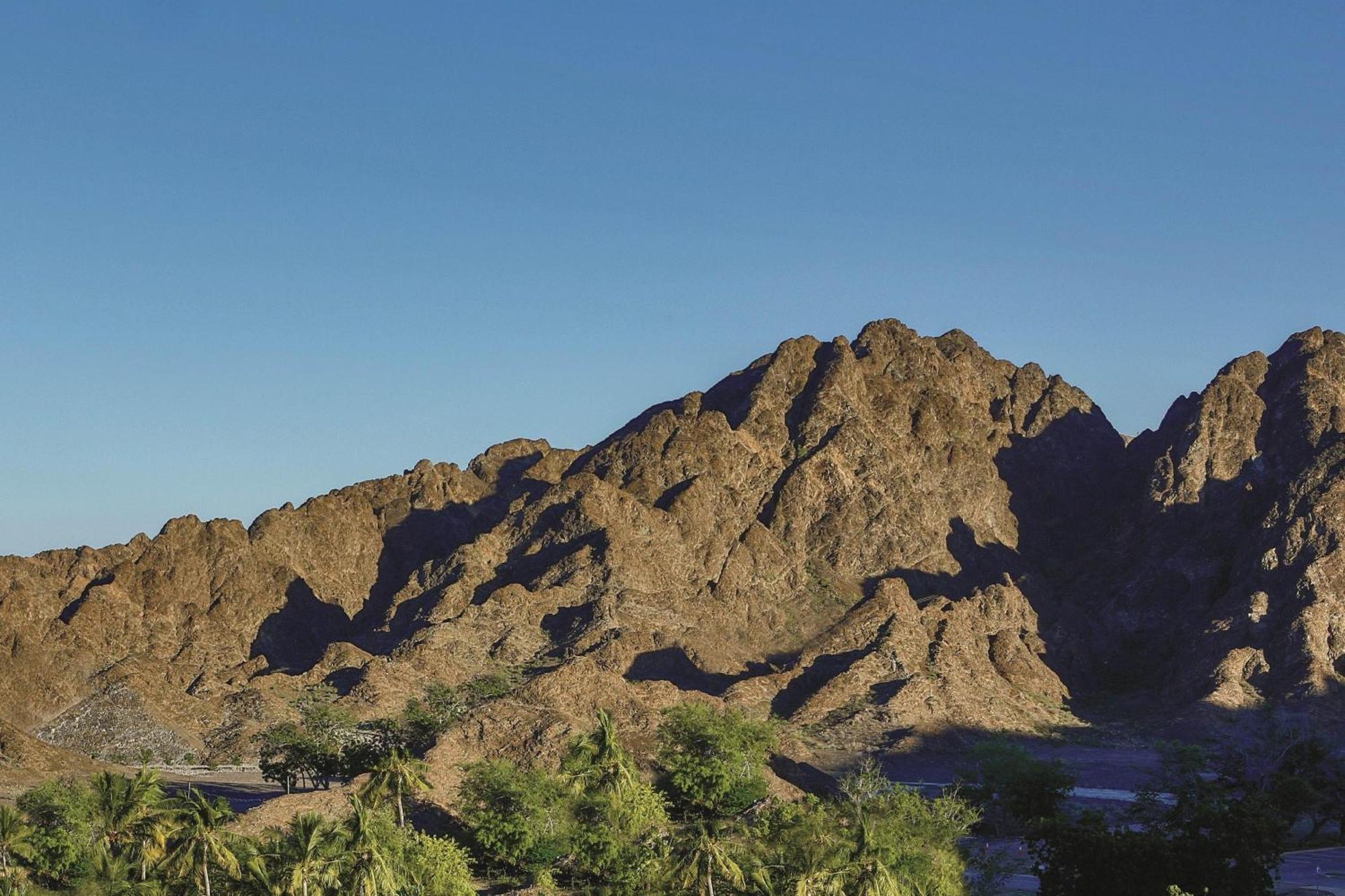 Al Bustan Palace, A Ritz-Carlton Hotel Mascate Esterno foto The Superstition Mountains