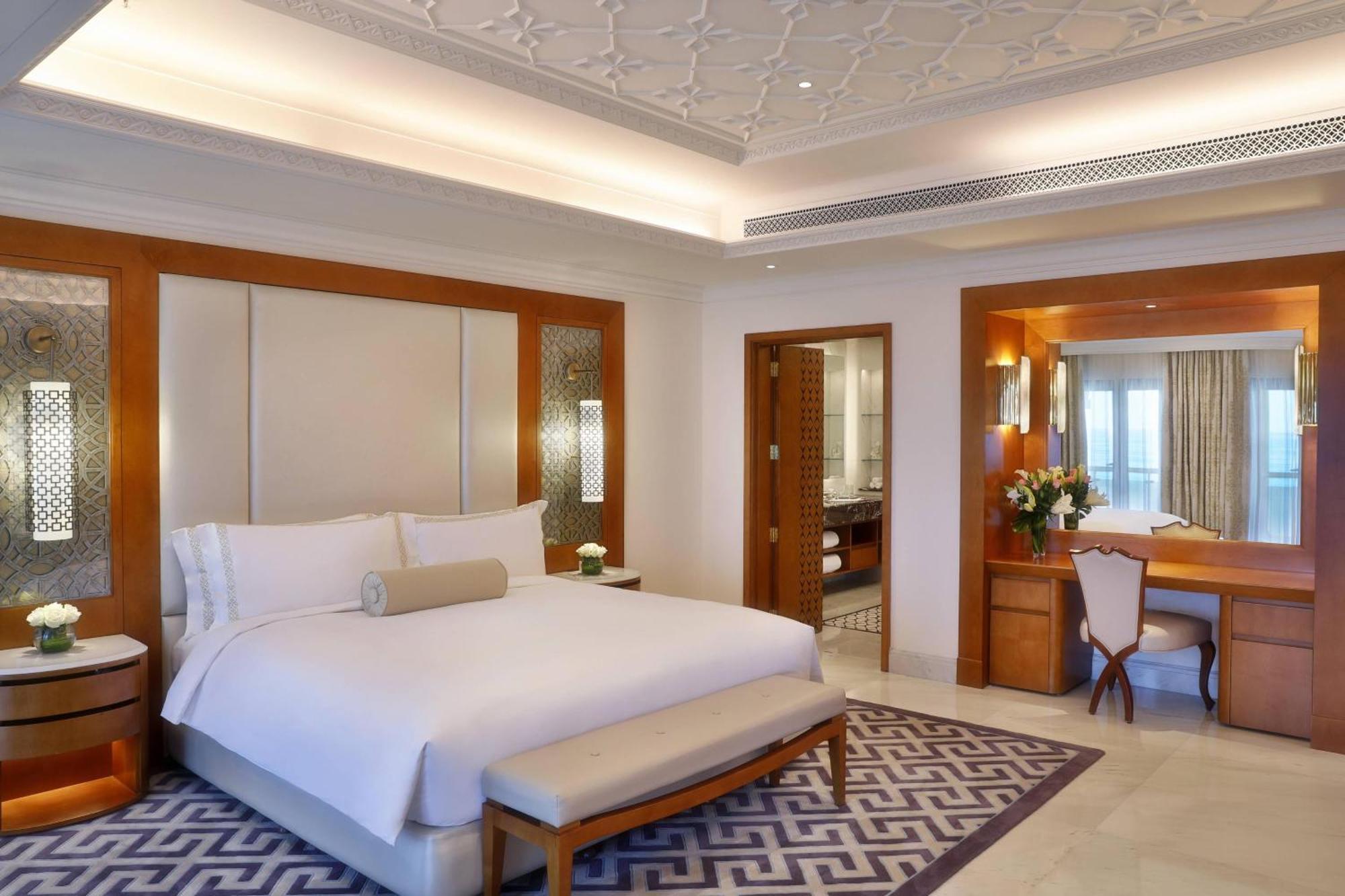 Al Bustan Palace, A Ritz-Carlton Hotel Mascate Esterno foto A bedroom at the Taj Mahal Palace