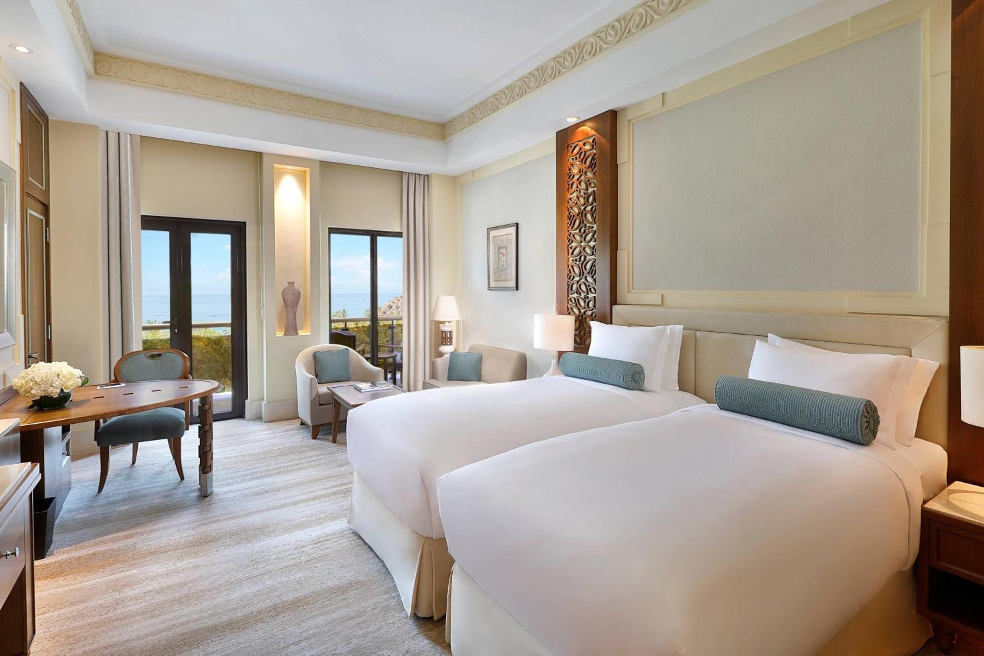Al Bustan Palace, A Ritz-Carlton Hotel Mascate Esterno foto Deluxe Room