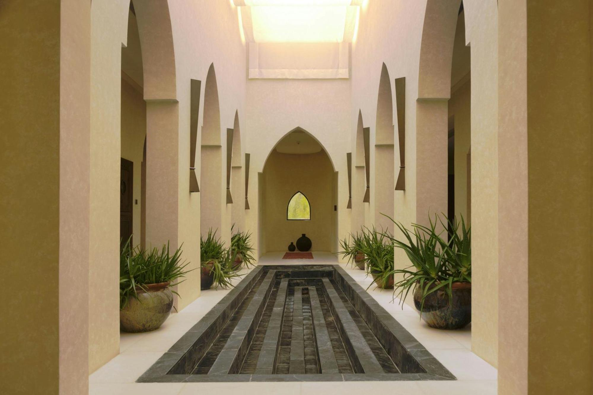 Al Bustan Palace, A Ritz-Carlton Hotel Mascate Esterno foto The interior of the hotel