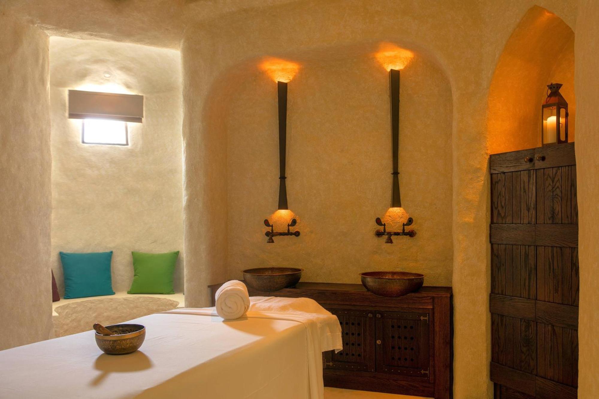 Al Bustan Palace, A Ritz-Carlton Hotel Mascate Esterno foto Spa at the Royal Spa at The Royal, Marrakech