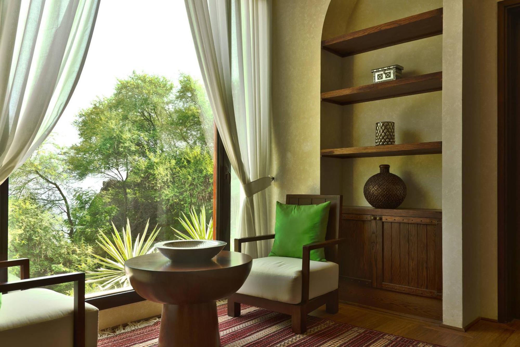 Al Bustan Palace, A Ritz-Carlton Hotel Mascate Esterno foto A room designed in Maya