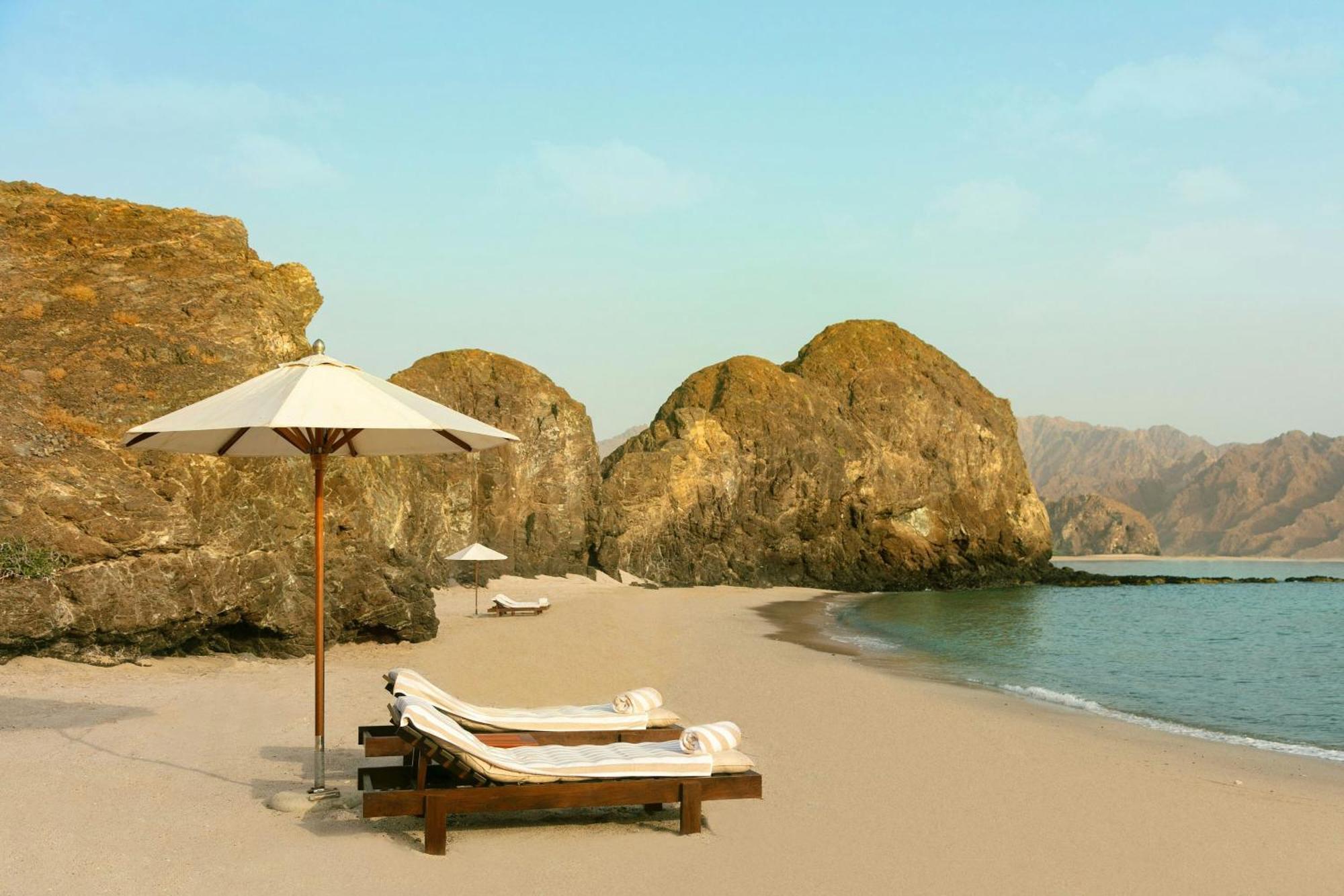 Al Bustan Palace, A Ritz-Carlton Hotel Mascate Esterno foto Beach at the Chedi Muscat