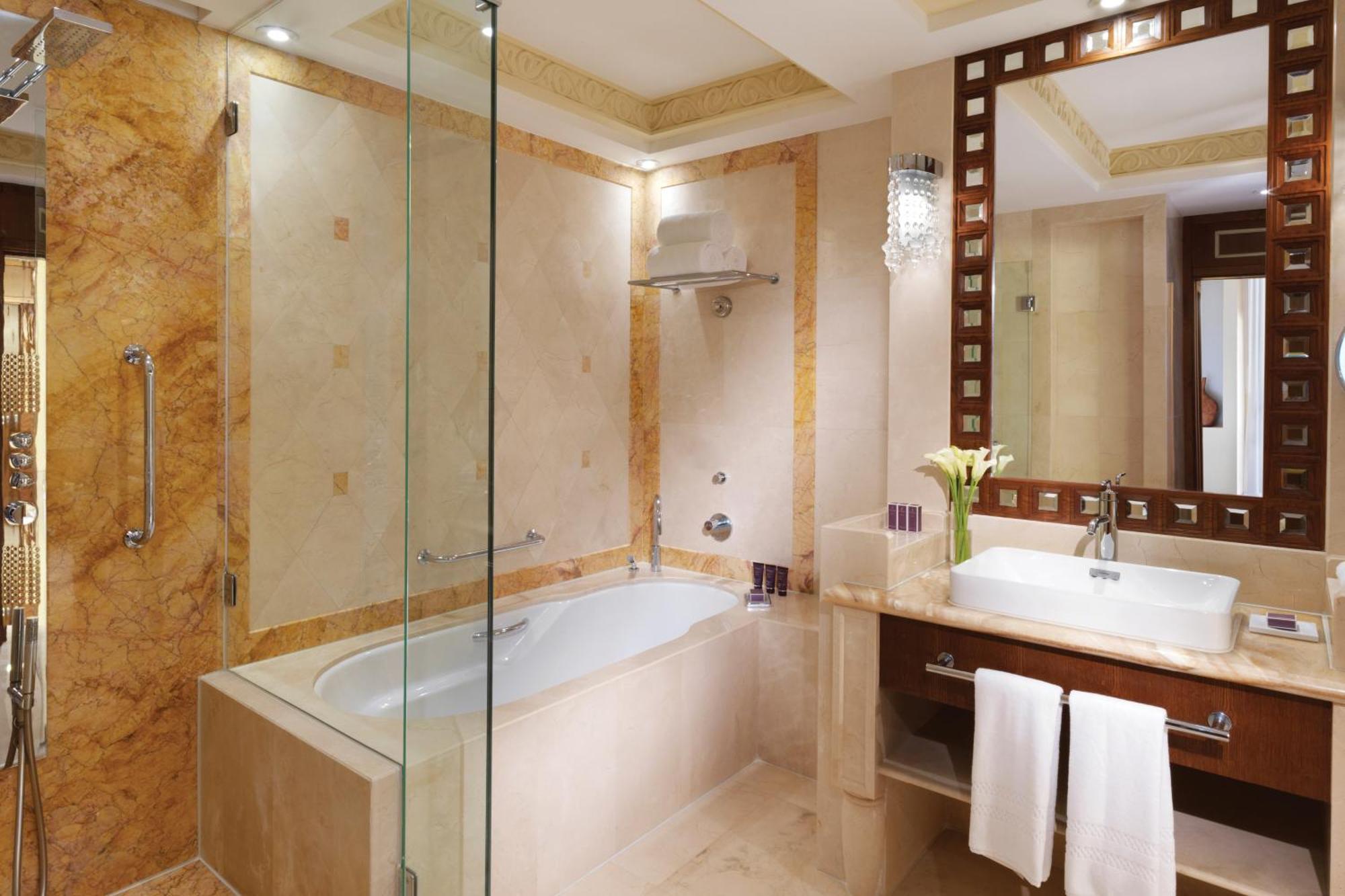 Al Bustan Palace, A Ritz-Carlton Hotel Mascate Esterno foto